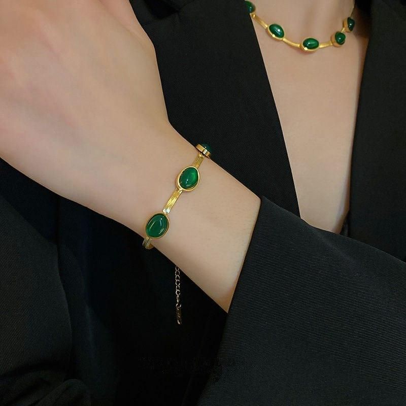 Premium Crystal Pendant Necklace, Bracelet and Earings